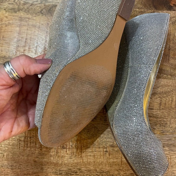 Kelly & Katie Gold Metallic Peep-toe Wedges 7 1/2 - Picture 3 of 4